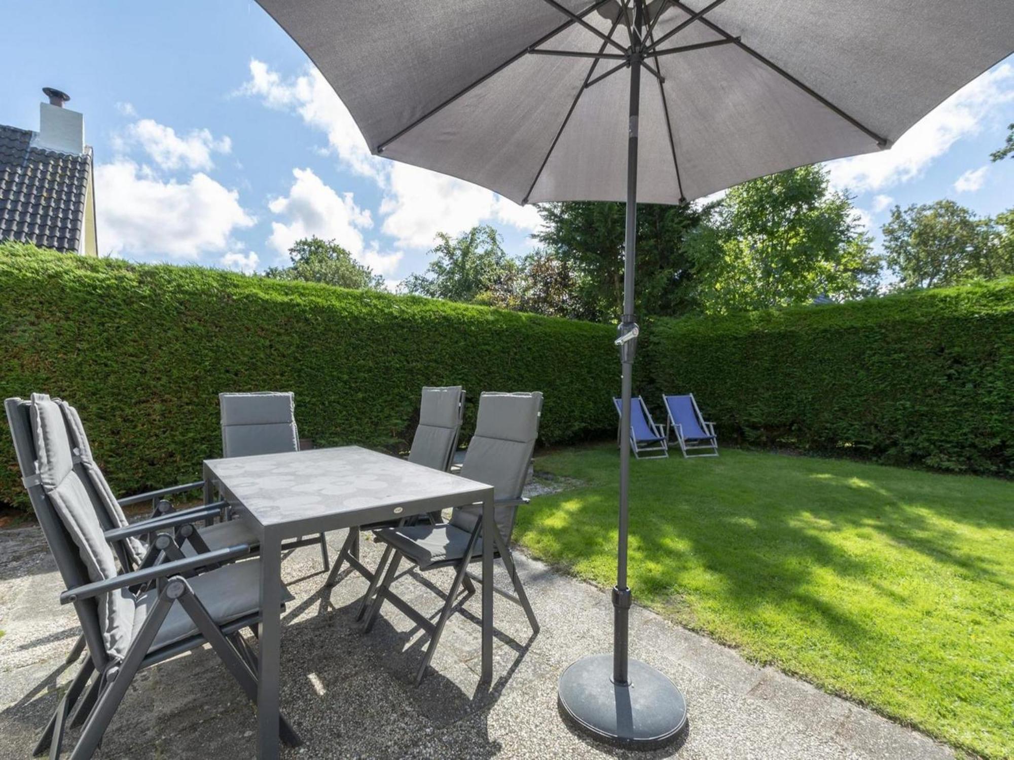 Cozy Holiday Home With Garden Sint Maartensvlotbrug Esterno foto