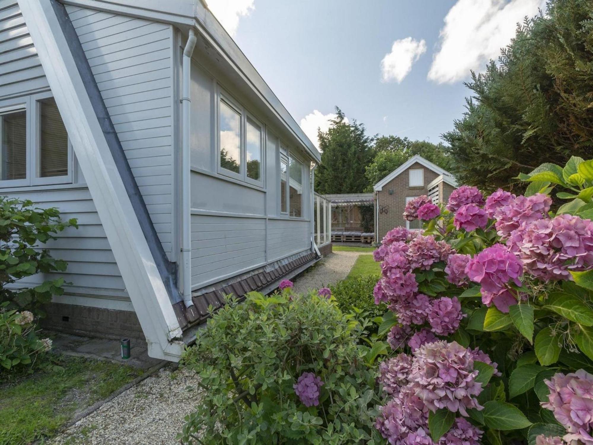 Cozy Holiday Home With Garden Sint Maartensvlotbrug Esterno foto